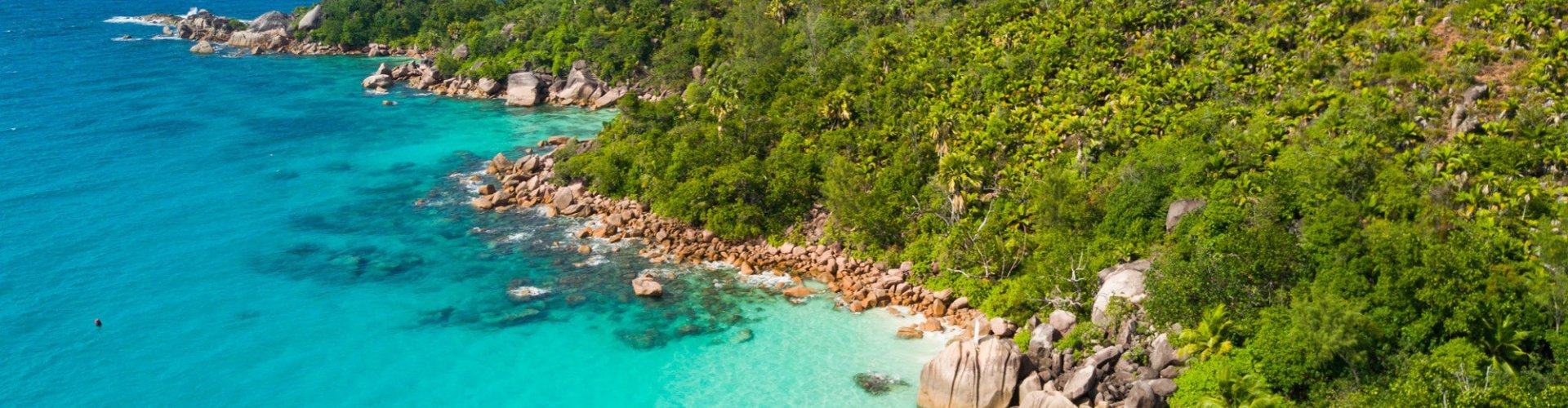 Praslin sunset over the ocean